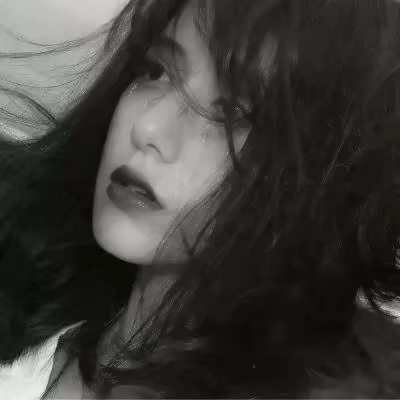 7张高清落寞感女生黑白头像 自带忧伤氛围感