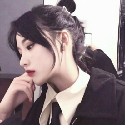 22张超潮女生头像合集 高清时尚又好看