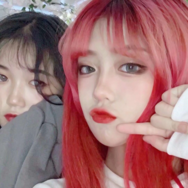 27张彩色挑染女生头像合集 超清霸气时尚感拉满