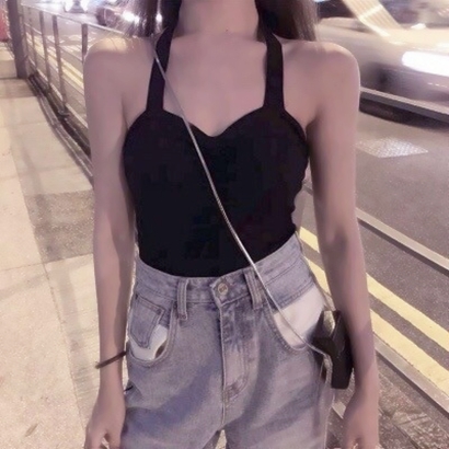 女生微信头像免费下载合集来啦！这里整理了16张适合用作微信头像的女生头像，涵盖多种风格可供挑选。