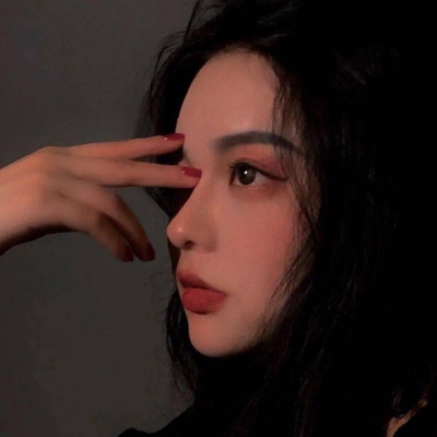 6张清冷感拉满的高冷女神真人微信头像