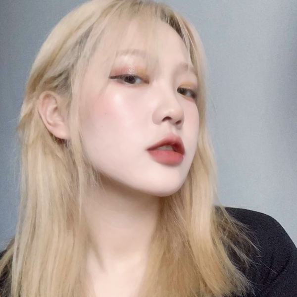 32张好看的现实长发御姐头像 适合玩网用的优质女生头像