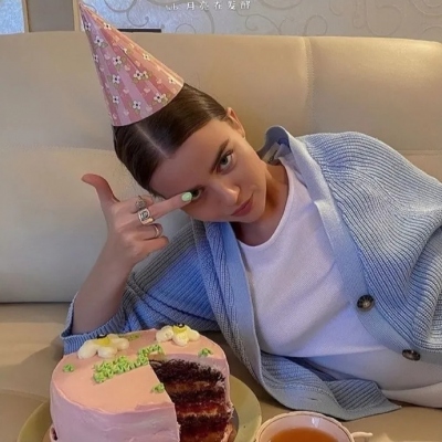 小众又高级！16张冷淡风女生头像合集