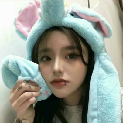 17张高清兔耳女生真人头像 好看又治愈