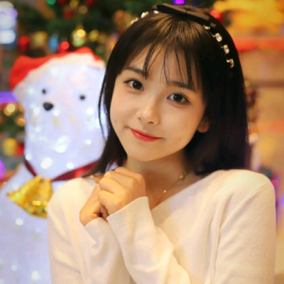 微博上超火的甜美真人女生头像合集，一共11张