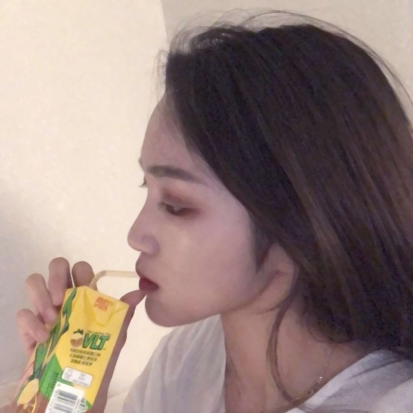 32张好看的现实长发御姐头像 适合玩网用的优质女生头像