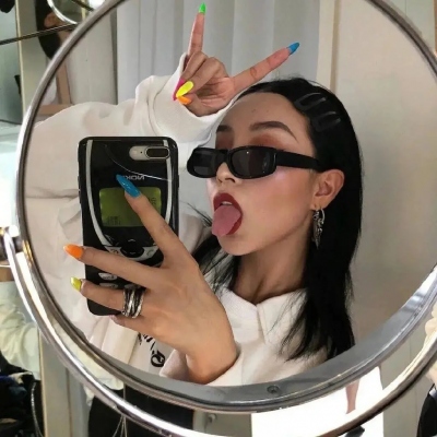 15张欧美风酷飒女生真人网图头像