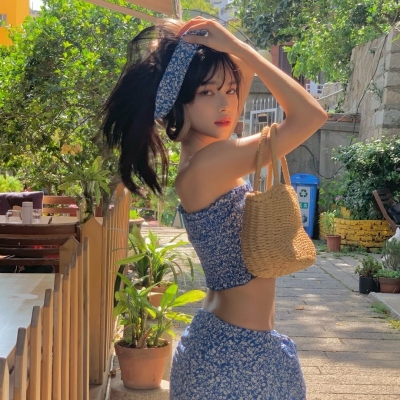 18张复古感真人女生QQ头像来了