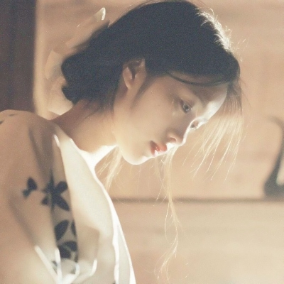 35张高清女生微信侧脸头像 氛围感拉满的唯美头像合集