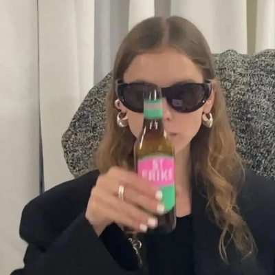 15张欧美风酷飒女生真人网图头像