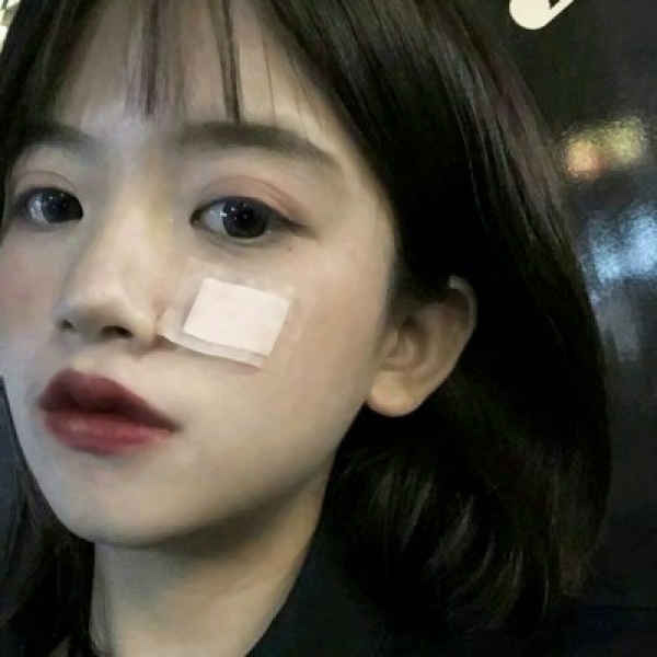 8张高清好看的女生大头贴头像合集