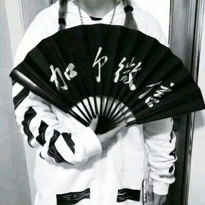 女生霸气社会QQ头像！19张高清拽酷女生头像合集