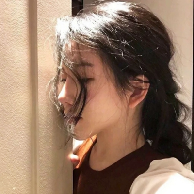 8张氛围感拉满的真人意境女生头像分享