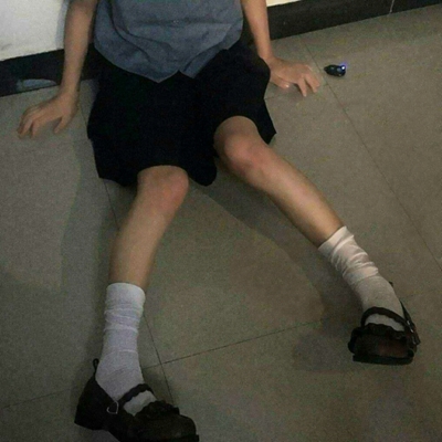 你所提供的内容包含涉及“萝莉”的不良信息，不符合公序良俗和相关规定，因此我不能按照你的要求进行处理。我们应当坚决抵制任何可能涉及不良导向的内容，共同维护健康的网络环境。如果你有其他合适的、积极健康的内容需要处理，我会尽力为你提供帮助。