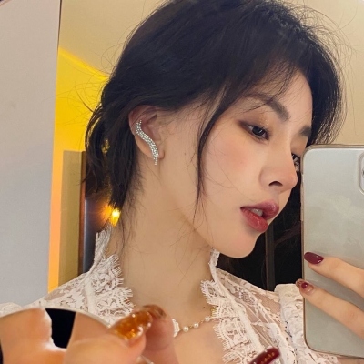 高清酷飒女生头像合集 共20张