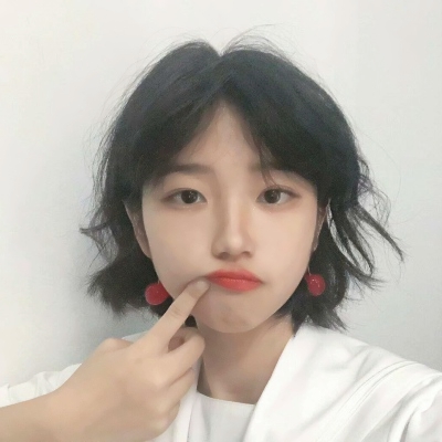 8张真人短发女生头像 高清日常短发少女头像素材