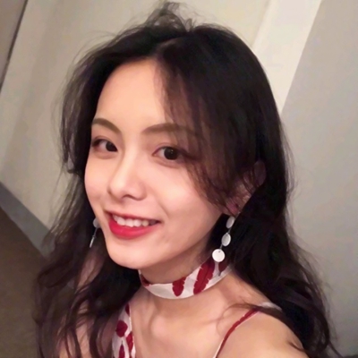 14张真实个性的女生自拍头像 高清网图直接用