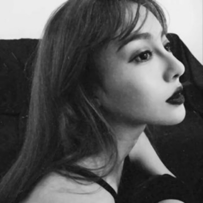 黑白丧系真人女生头像！12张高清酷飒丧感黑白图合集