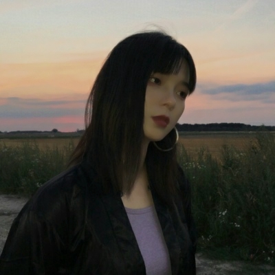 14张高清真人帅气冷感女生QQ头像