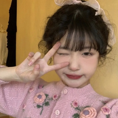 女生微信高清头像合集来啦！共11张最新款女生微信头像高清图片，同时提供大图、小图、方图、圆图多种查看模式，方便用户挑选适配的头像素材。