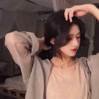 热门女生丧系头像合集 共15张