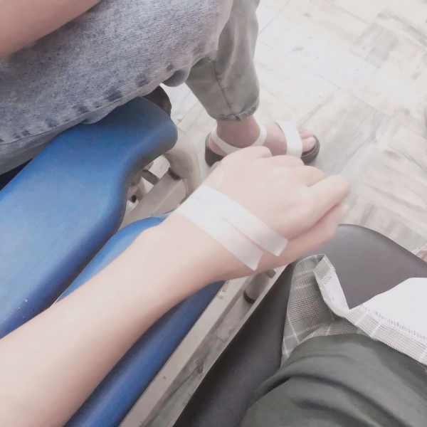 女生输液好看手背头像合集 9张超清病房吊针手部素材