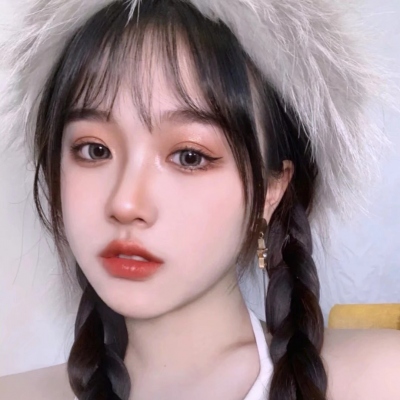 当下超火的真人女生头像合集 共20张