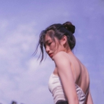 17张氛围感拉满的真人女生头像 精选高清意境女头