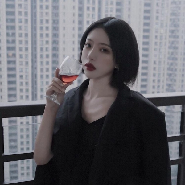 18张清冷简约气质女生头像 超清质感直接拉满