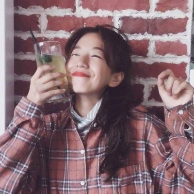 8张氛围感拉满的红色系女生头像 气质活力感拉满