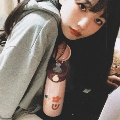 18张真人版简单耐看女生头像 快收藏来换头像