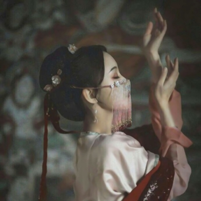 16张高清清新古风真人女生头像，氛围感拉满直接拿捏