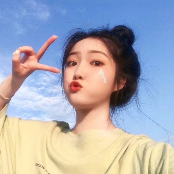 28张超高清真人可爱闺蜜头像 好看又治愈的女生头像合集