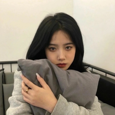 8张超好看的女生真人专属头像合集