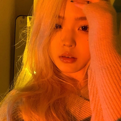 19张高级感女生头像合集 氛围感拉满