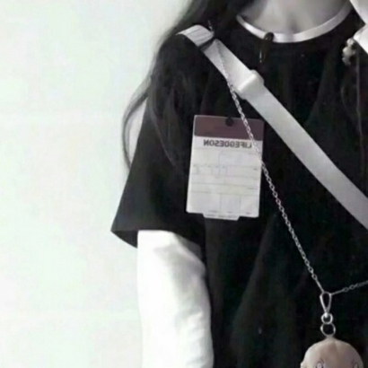 36张高清不露脸女生部位酷头像 干净氛围感拉满