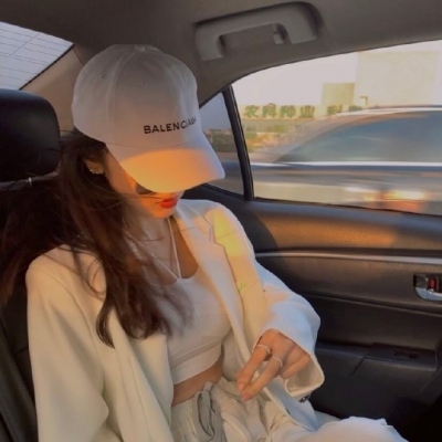 超火的女生高清头像合集 共16张