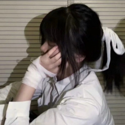 12张当下流行的模糊画风女生头像 快来收藏