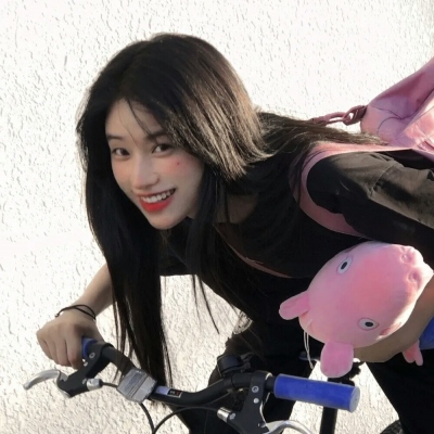 超火的女生真人微信头像 一共9张
