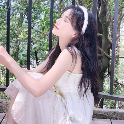 网红真人女生松弛感头像合集来啦，共12张