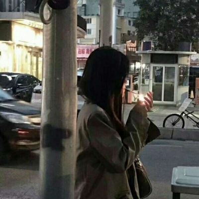 11张高清真人女生微丧微信头像分享