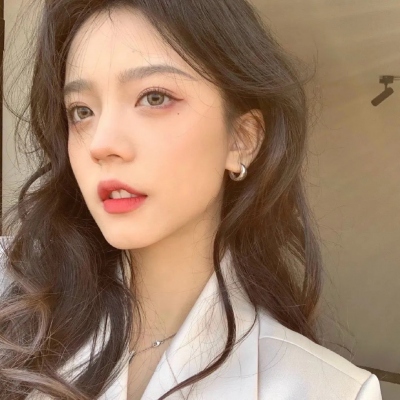 微信真人头像女生青春合集 12张真人头像任你选