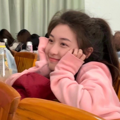 现在当下超火的真人青春女生头像来啦，一共20张