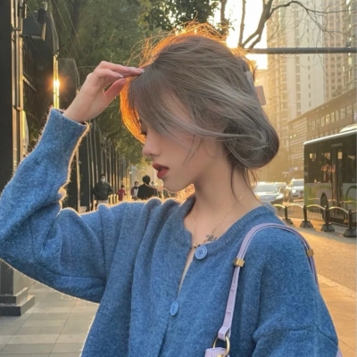 现在网络上超火的女生真人个性头像合集来啦，一共10张