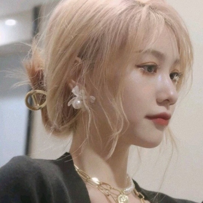 超火的真人女生个性头像，高清无水印共14张