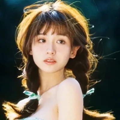 女生微信头像高清合集来啦！共20张最新款头像可供挑选。