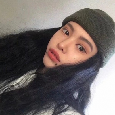 9张不撞款的真人女生微信头像 小众又好看