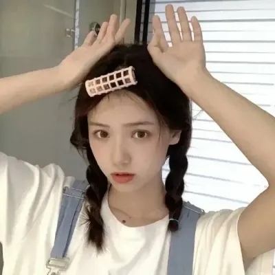 女生微信头像高清合集来啦！共20张最新款头像可供挑选。