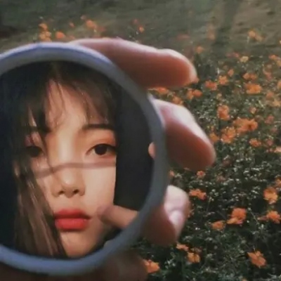 女生清新干净有意境的真人镜子头像合集 共8张