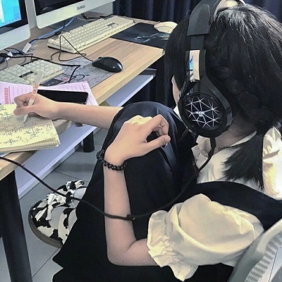 7张不露脸的网红女生真人背影头像，快收好